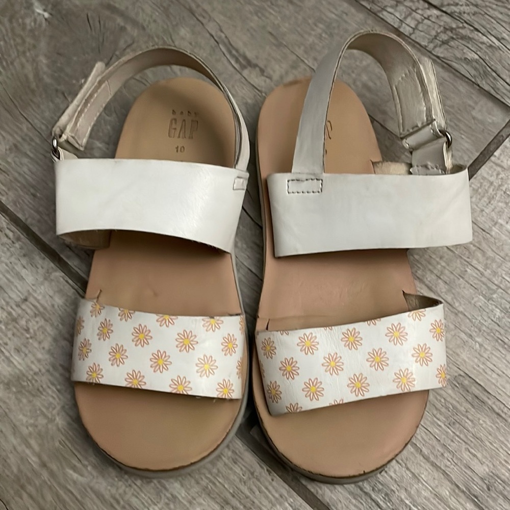 Toddler girls GAP sandals! In great shape!!